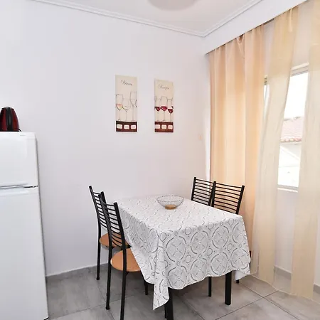 Luca Apartament PalaiónTsiflíkion