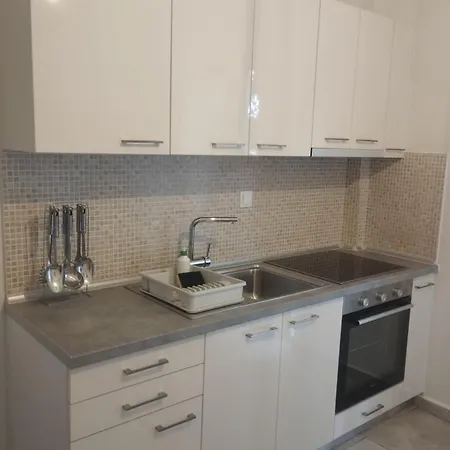 Apartment Luca Palaiontsiflikion